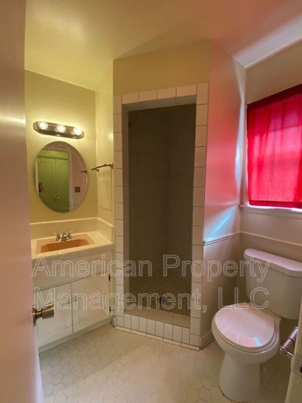 Building Photo - 4651 S Norwood Ave