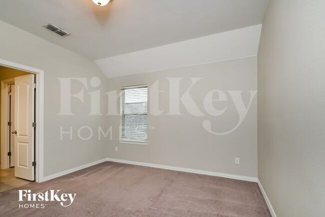 Building Photo - 2815 Willow Ln