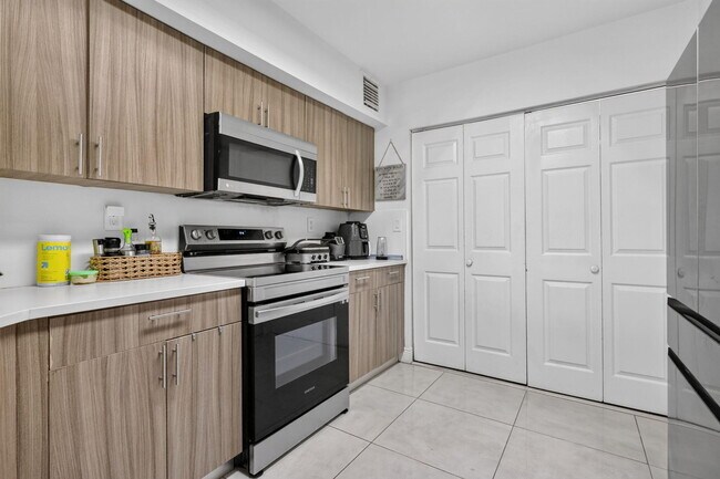 Building Photo - 5315 SW 125th Ave