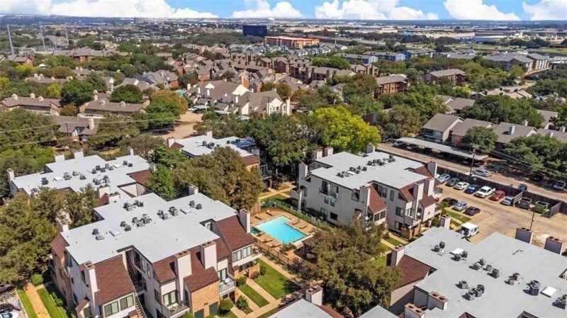 Building Photo - 2300 Balsam Dr