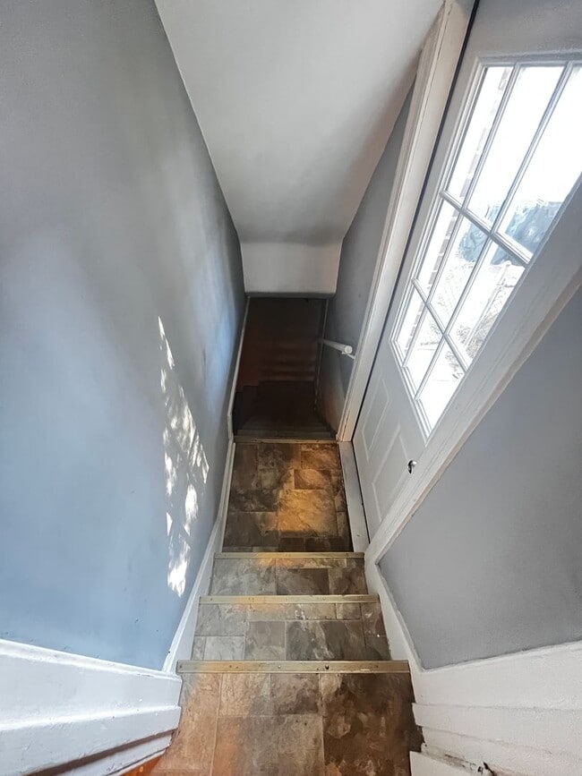 Building Photo - Spacious 3-Bedroom Home for Rent – Comfort...