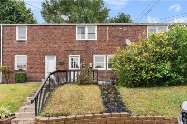 Primary Photo - New 2 Bed/1 Bathroom Renovation in Swissvale!