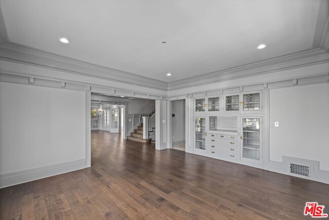 Building Photo - 344 S Kingsley Dr