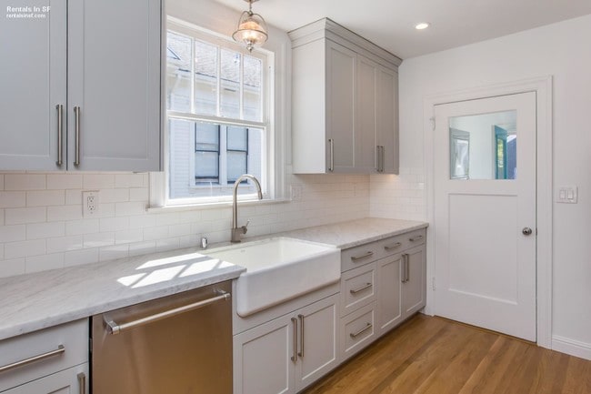 Building Photo - 212 7th St