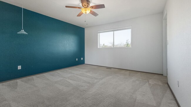 Building Photo - Cul-de-Sac Home Near Alderwood with Private Backyard