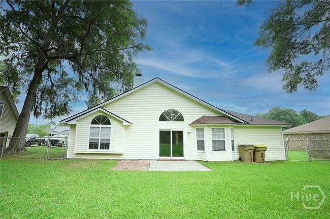 Building Photo - 102 Whippoorwill Ln E