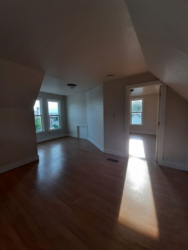 Building Photo - 3 bedroom Moline house with 2 car garage!