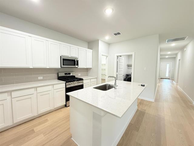 Building Photo - 1000 Rosemary Hl Dr