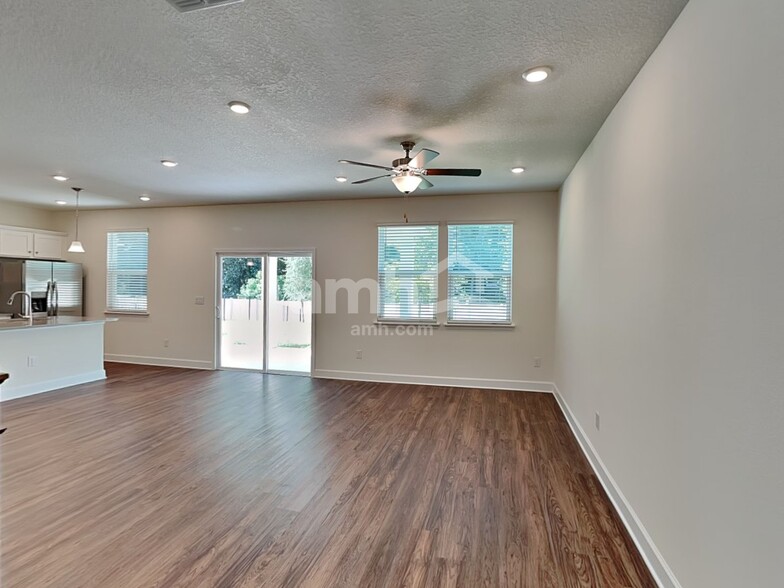 Building Photo - 1001 Highland Walk
