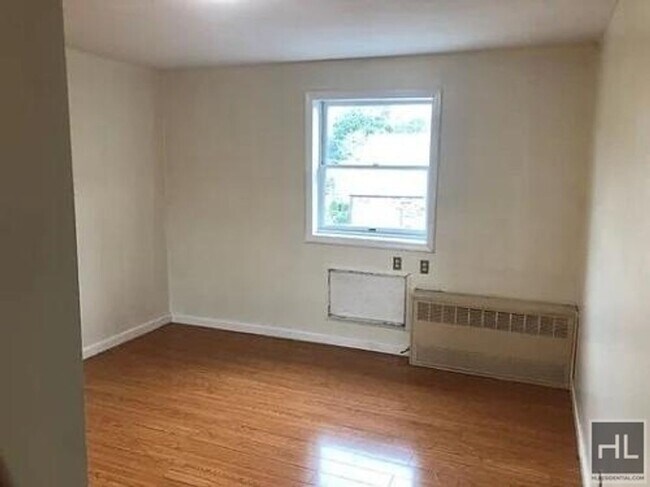 Building Photo - 164 STREET