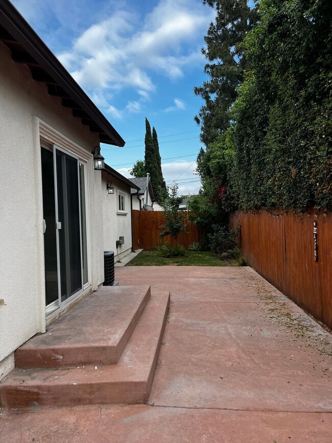 Building Photo - Beautiful 3 Bed 2 Bath House for Rent in W...