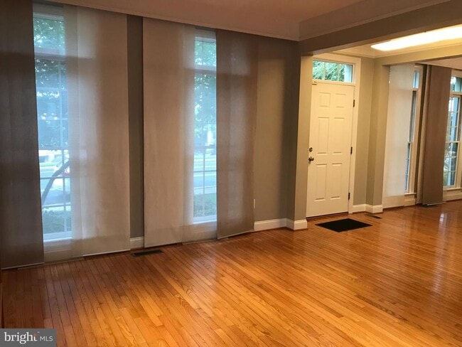 Building Photo - 1406 Ingleside Ave