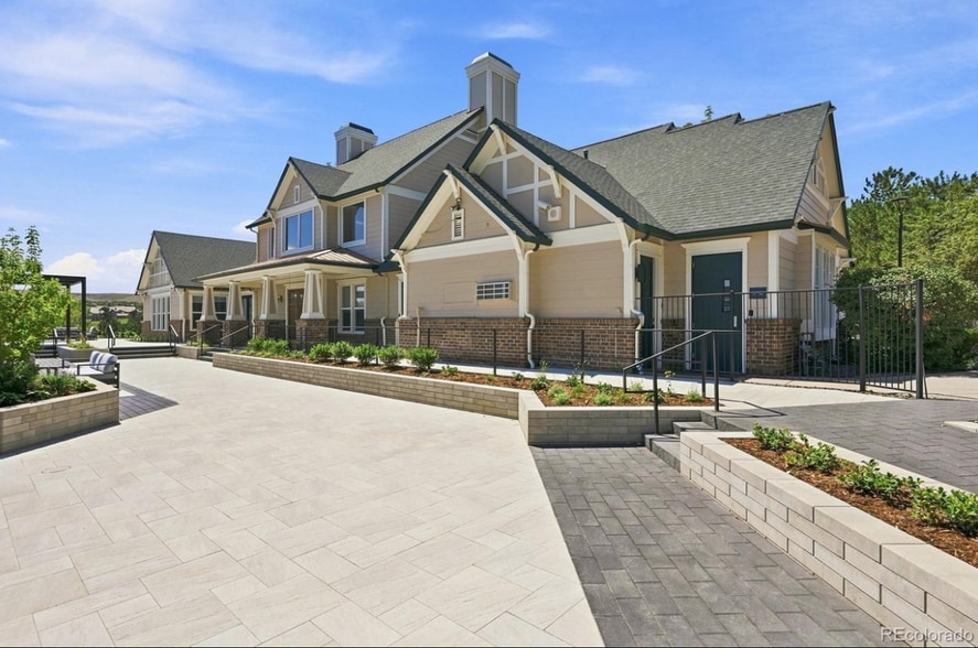 Building Photo - 2070 Shamrock Dr