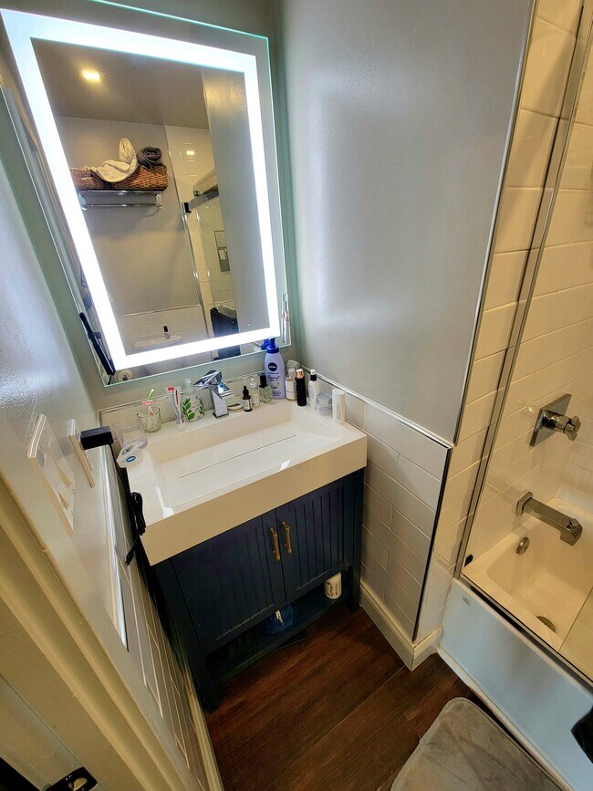 Masterbath - 23 Andrew Pl