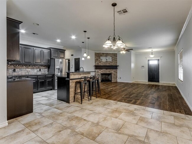 Building Photo - 7201 Meadow Lake Dr