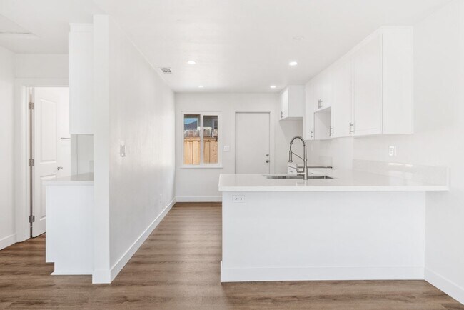 Building Photo - 939 27th St