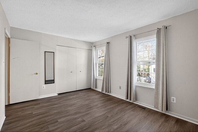 Building Photo - 4243 Drake Ct