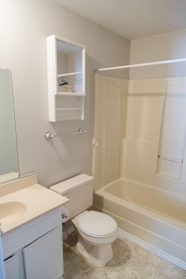 Building Photo - Enjoy Freshly Painted Open Floor Plan!