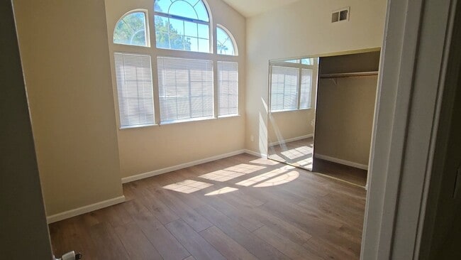 Building Photo - 270 Camelot Dr