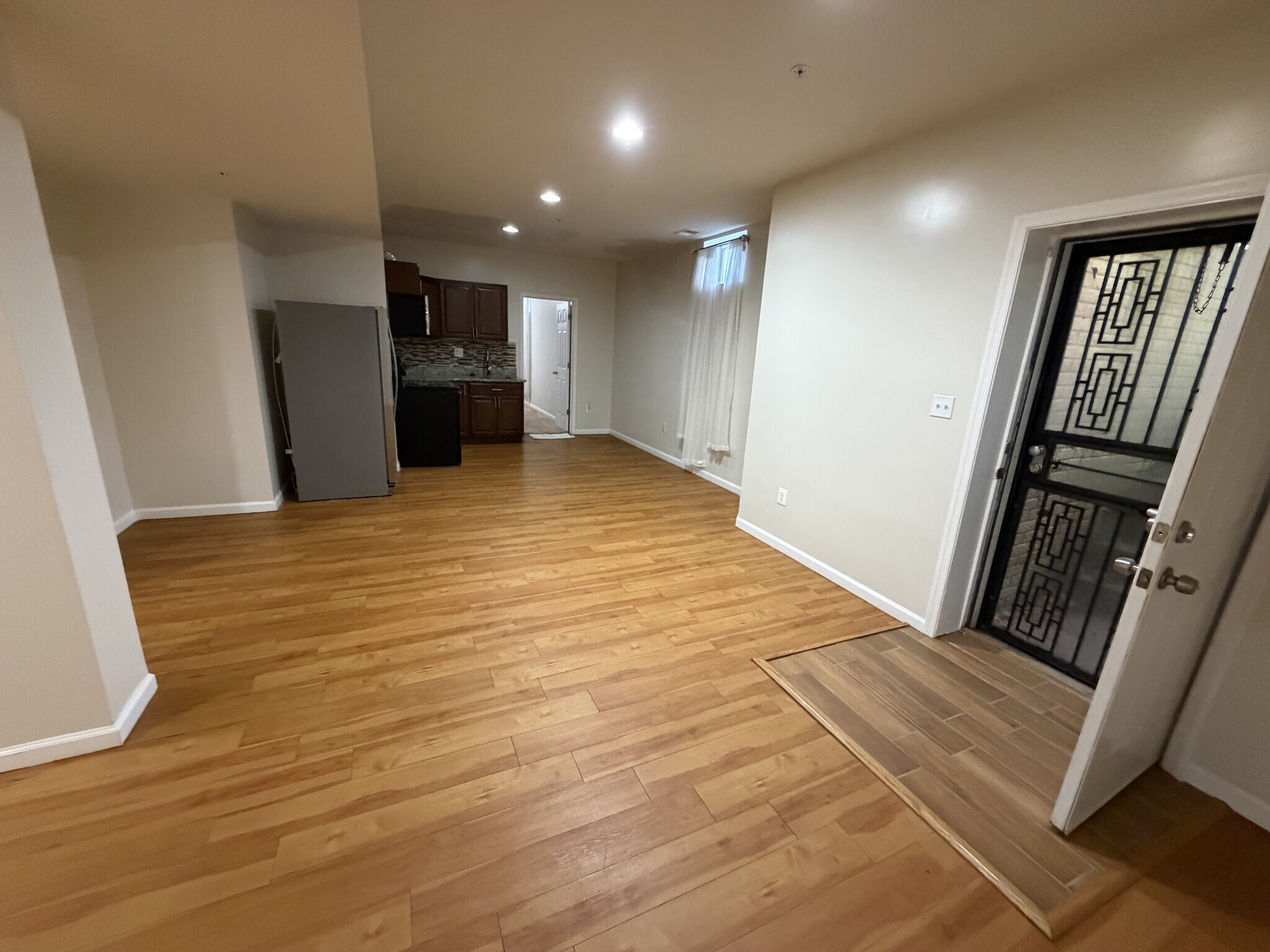 Building Photo - 1501 Fallsgrove Ln