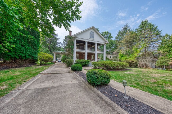 Building Photo - Beautifully renovated home can sleep up to...