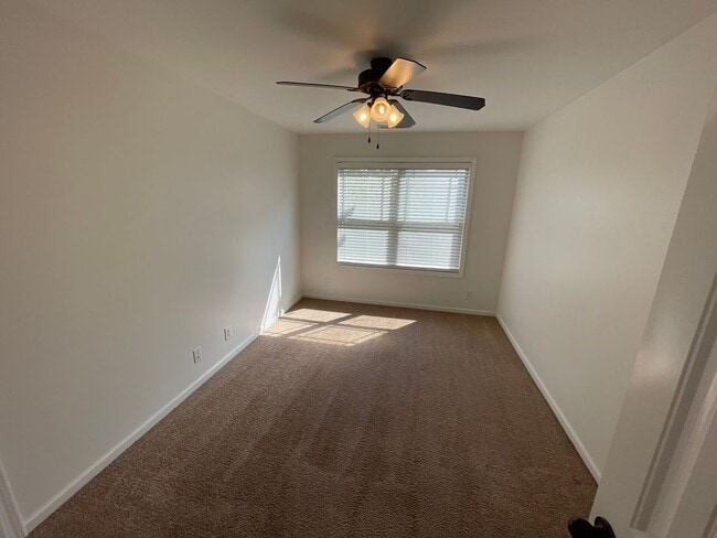 Building Photo - Well-Maintained 3 Bedroom, 2 Bath Home wit...
