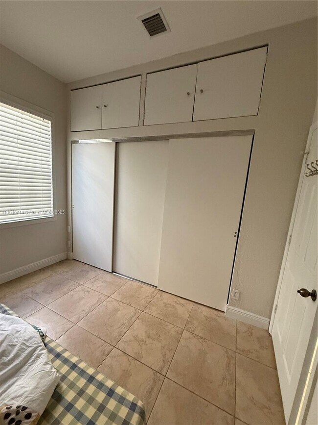 Building Photo - 1007 Nandina Dr