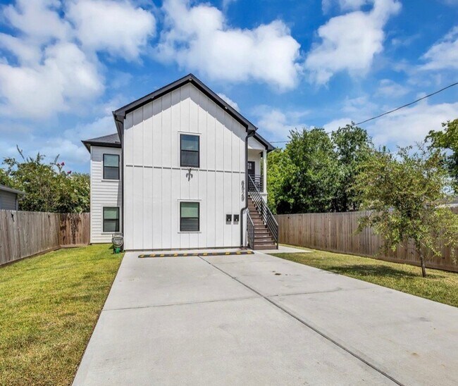 Building Photo - 8529 Dosia St