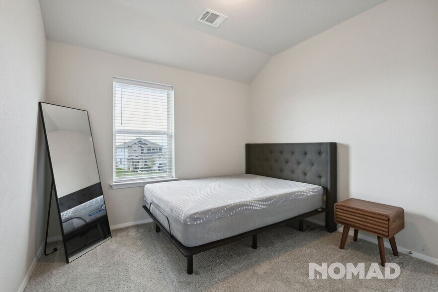 Building Photo - 209 Lake Placid Run