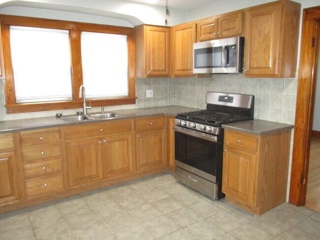 Building Photo - 1802 Church St