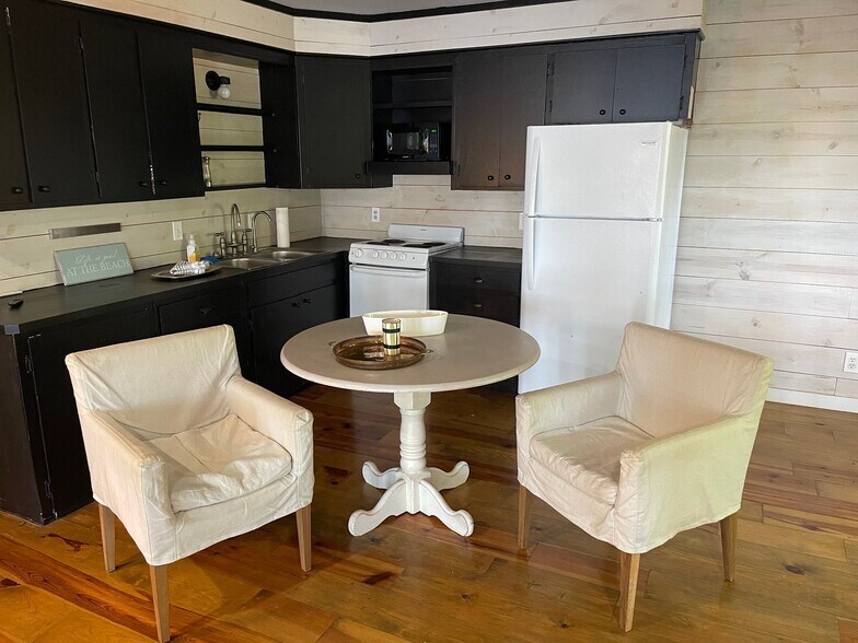 Building Photo - 1500sf Lake Cabin Vacation/Staycation Rental Lk