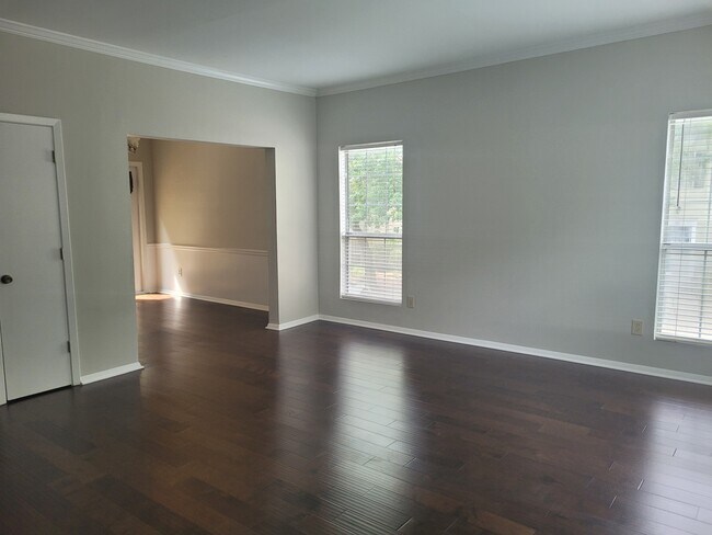 Living Room - 401 Wedgewood Way