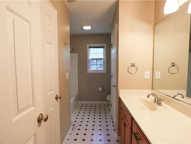 Building Photo - 4820 Manteo Ln