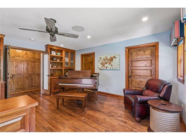 Building Photo - 4941 Island View Dr