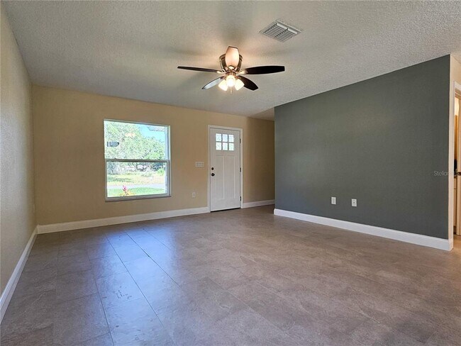 Building Photo - 6921 Central Ave