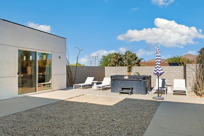 Building Photo - 58654 Piedmont Dr