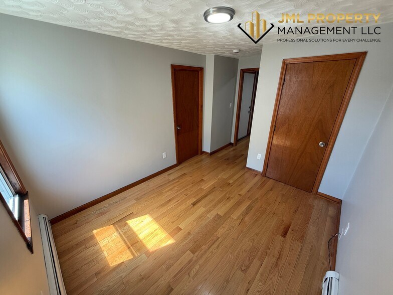 Building Photo - 52 Pitman St