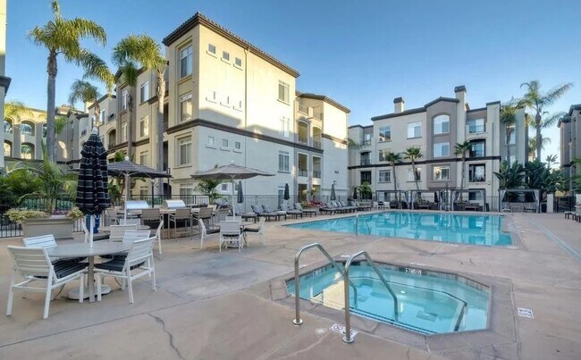 Building Photo - 9253 Regents Rd