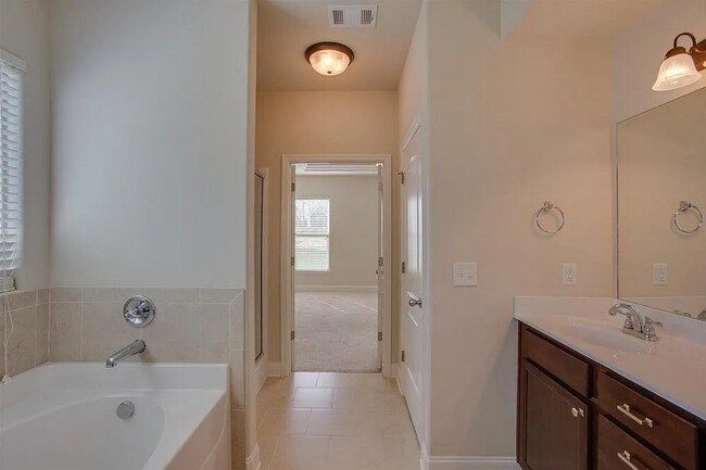 Building Photo - 2531 Tapestry St