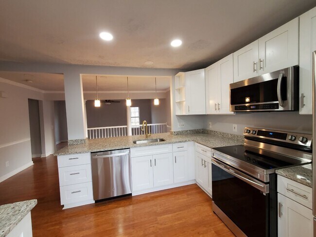 Building Photo - 211 Sterling Ct