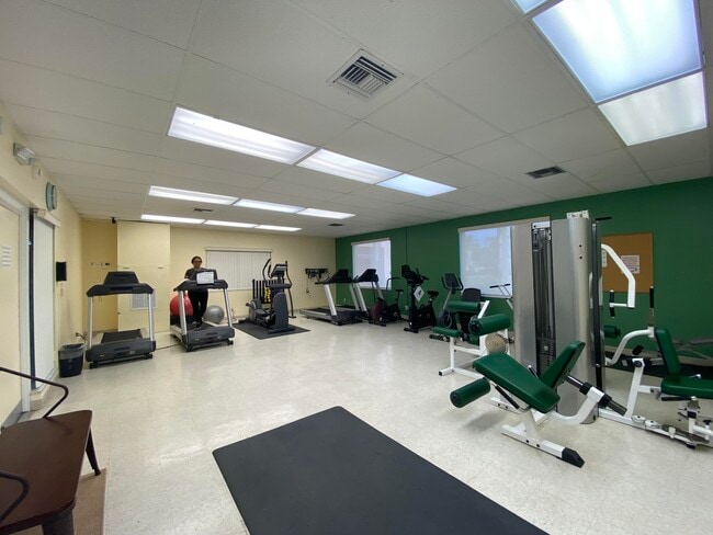 Building Photo - 2723 Dudley Dr W