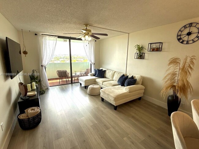 Building Photo - 1825 W 44th Pl