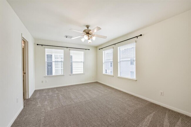 Building Photo - 2322 Chenevert St