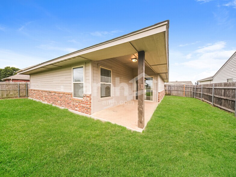 Building Photo - 1608 Ginger Ave
