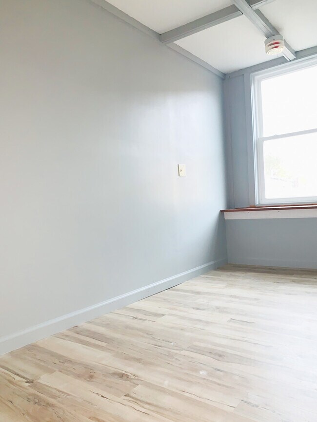 Primary Photo - 148 N Champlain St