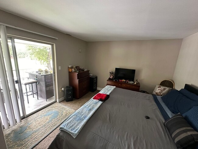 Building Photo - Green Tee - # 317