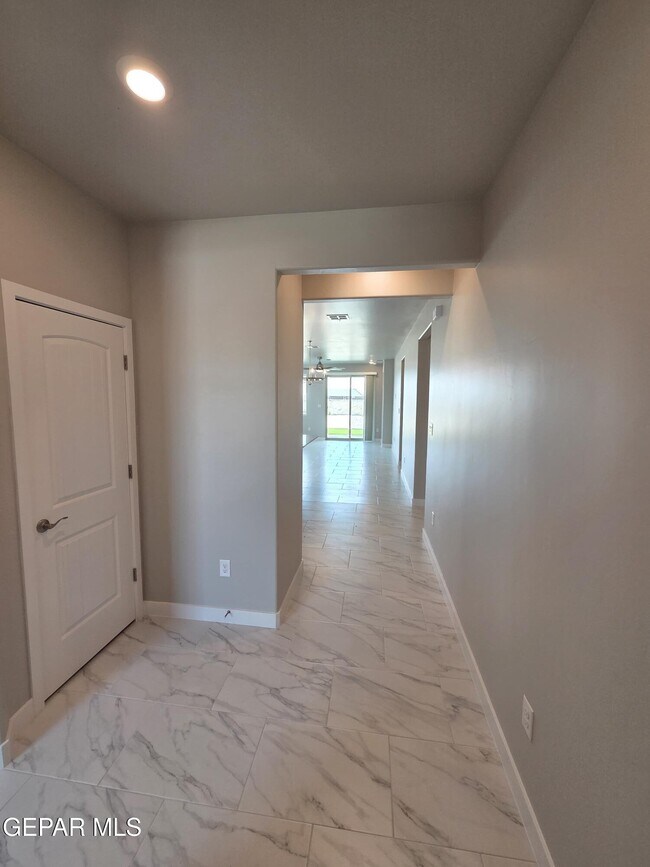 Building Photo - 3032 San Jenaro Dr