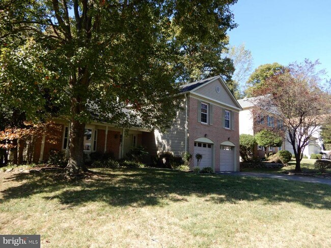 Building Photo - 7014 Maple Tree Ln