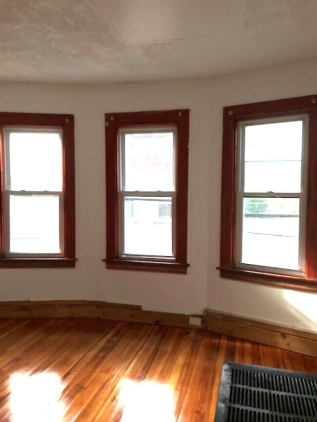 Building Photo - 4 Osborn St