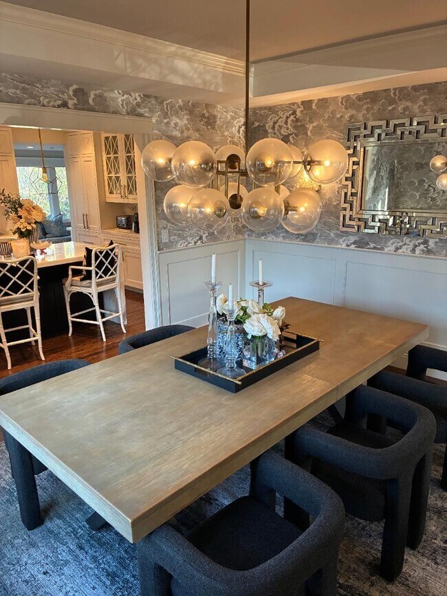 Building Photo - 212 Dwight Rd